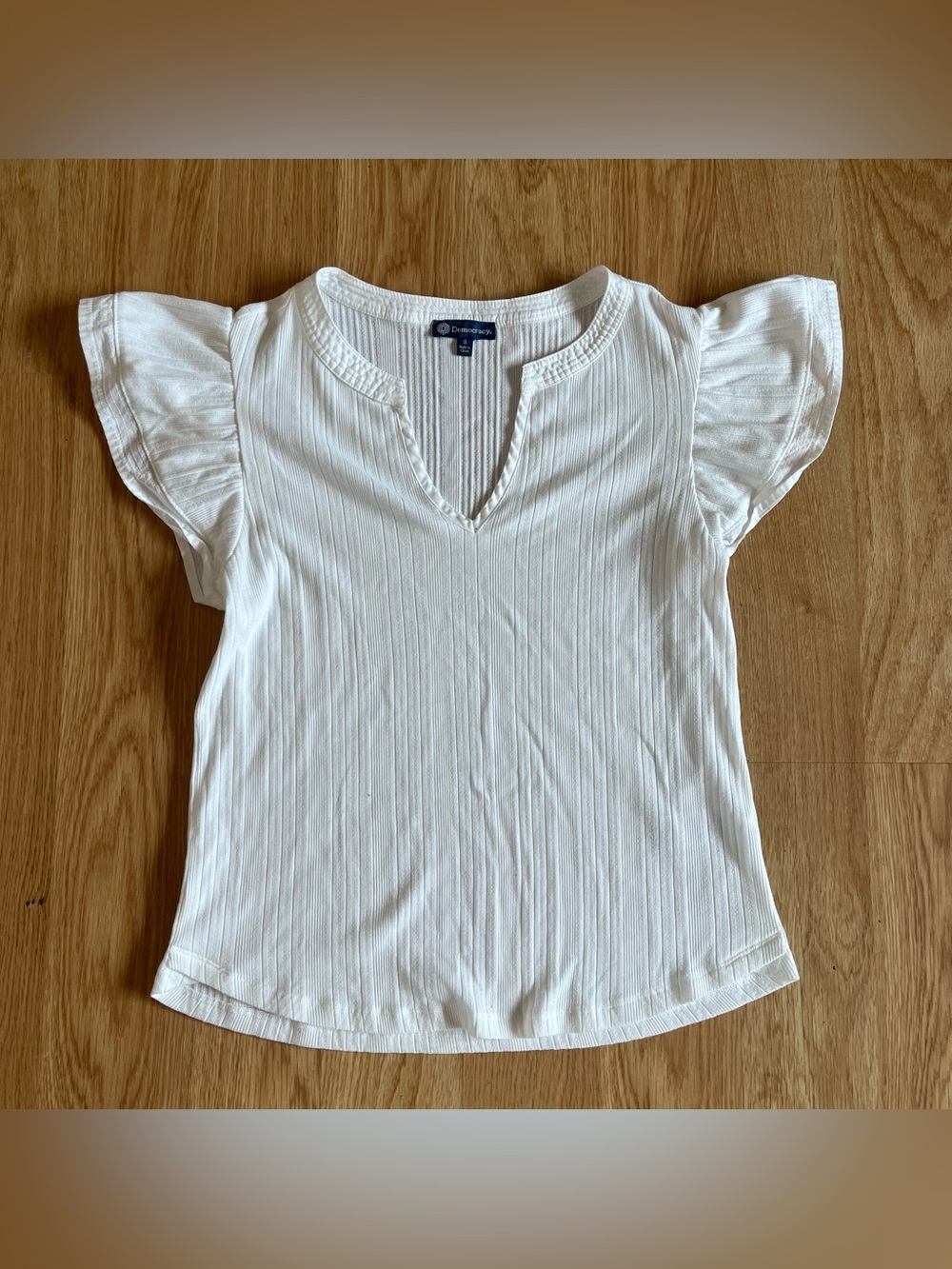 Women’s Democracy Women’s White Ribbed Knit Flutter Sleeve V-Neck Top Size S